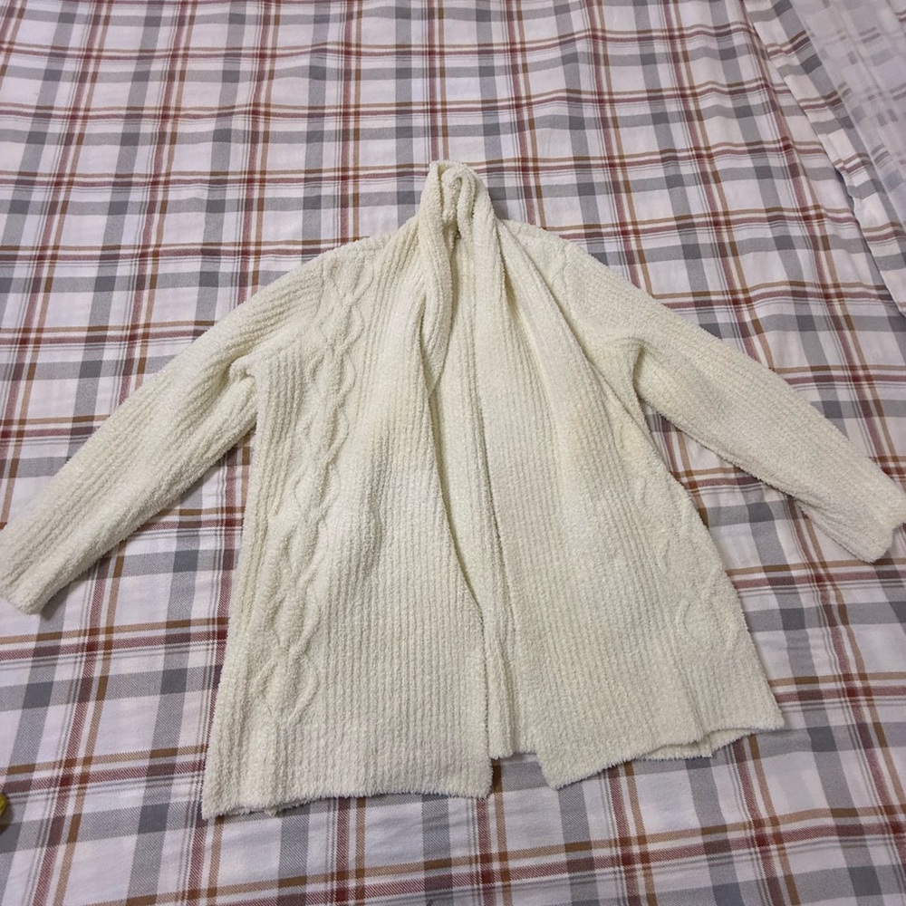 Barefoot Dreams Cozy Chic sweater size m in cream color